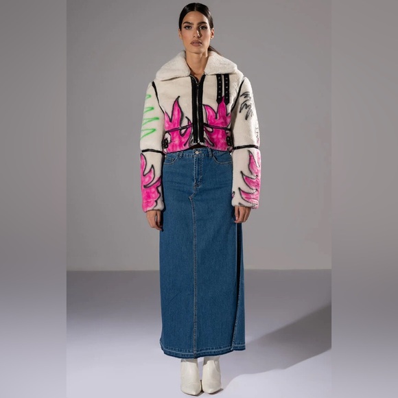 NWOT. AKIRA Label Crushing It Graffiti Cropped Sherpa Jacket. - Picture 7 of 9